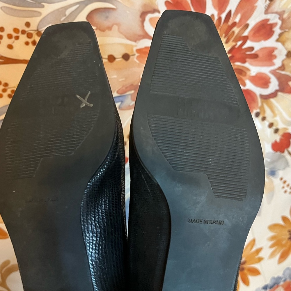 Stuart Weitzman 8.5B Black Faux Snakeskin Texture Block Heel Square Toe Pumps - Picture 8 of 12